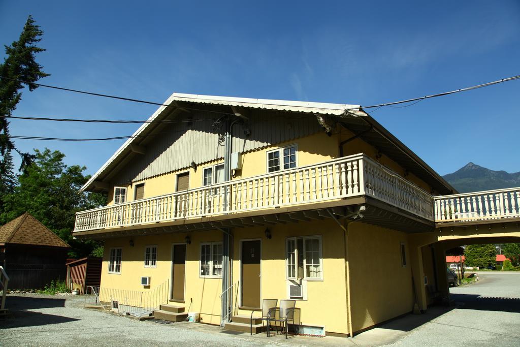 Swiss Chalets Motel Hope Exterior foto